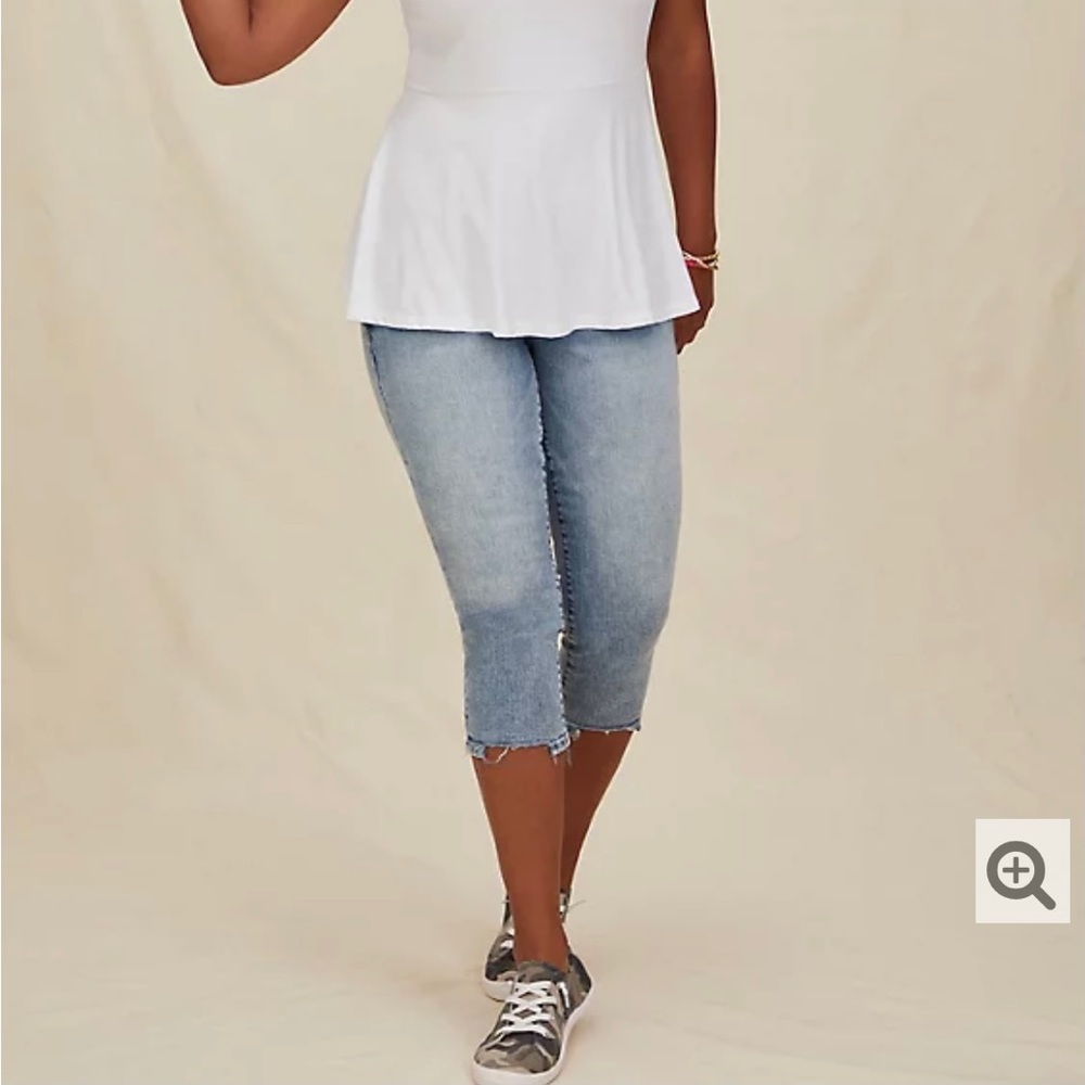 NWT TORRID CROP MID RISE SKINNY JEAN LIGHT 16